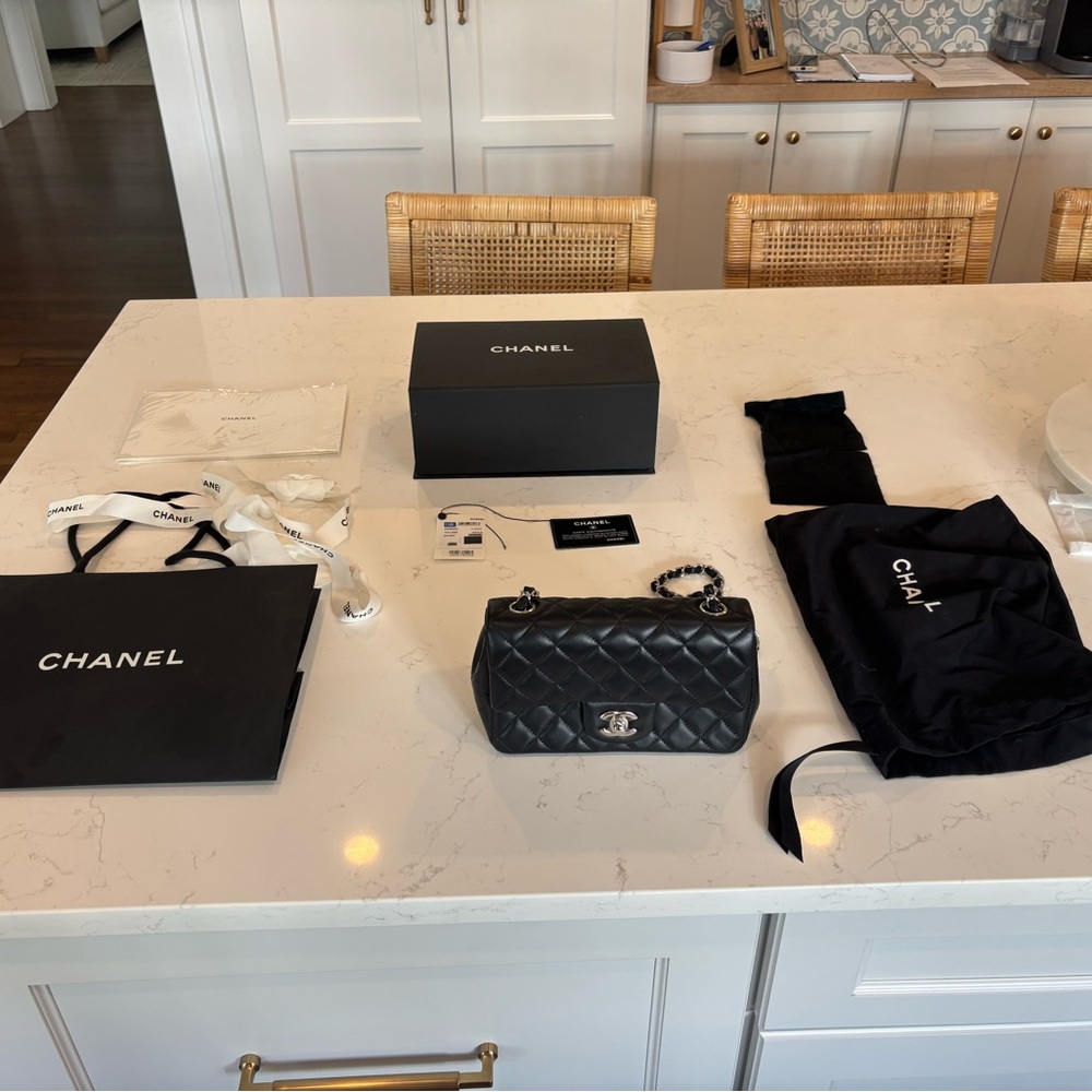 CHANEl black mini flap!